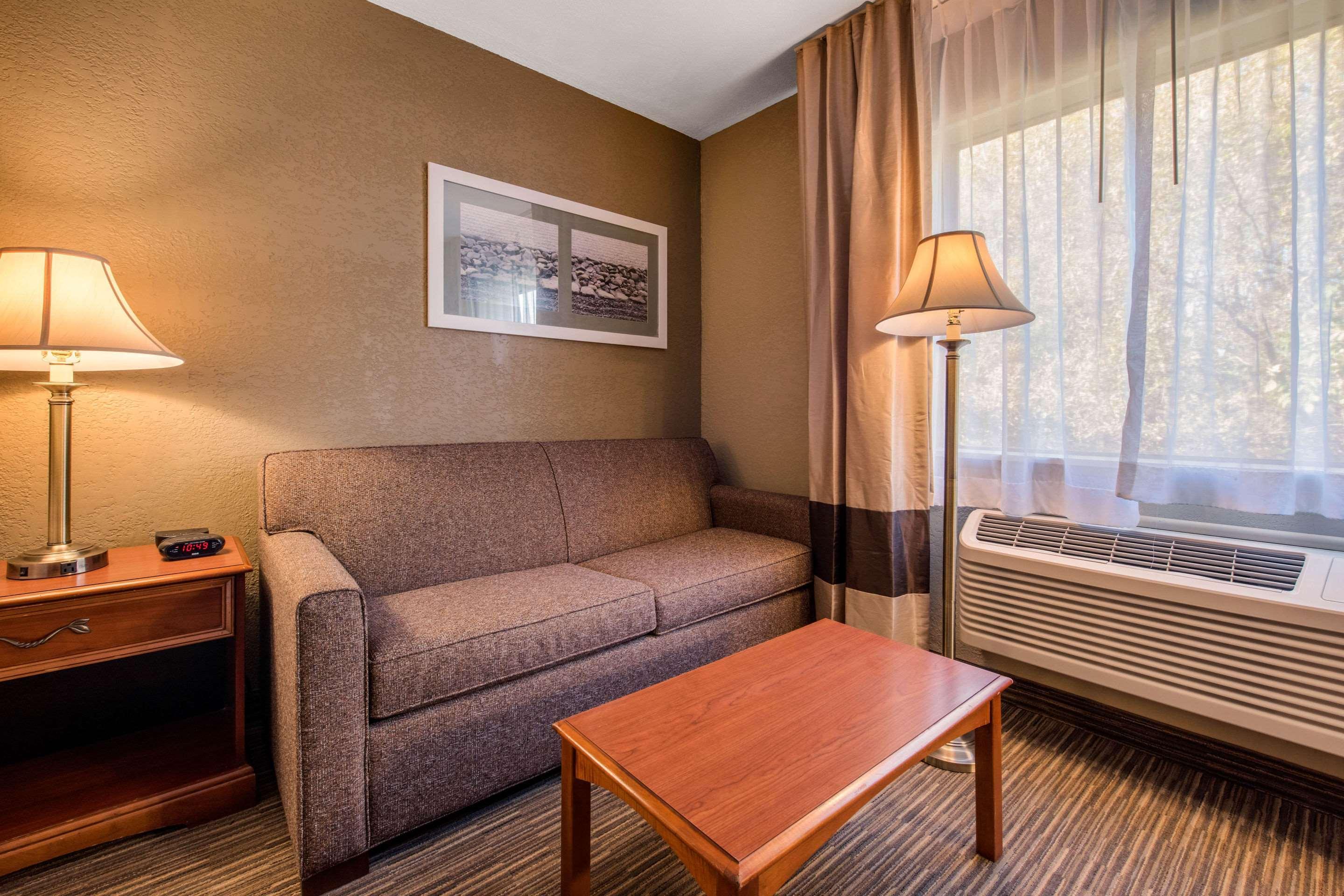 Quality Inn & Suites Ню Касъл Екстериор снимка