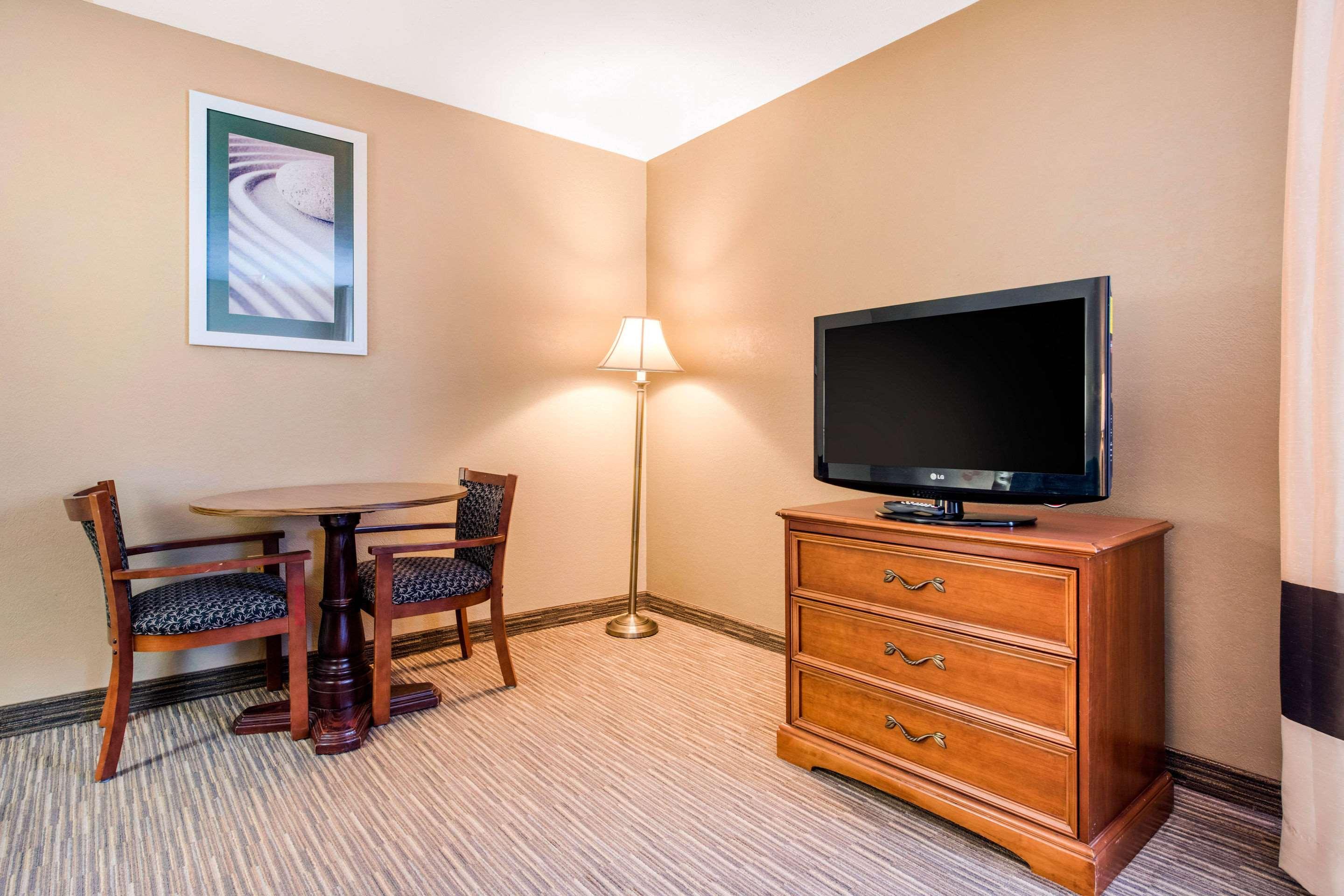 Quality Inn & Suites Ню Касъл Екстериор снимка