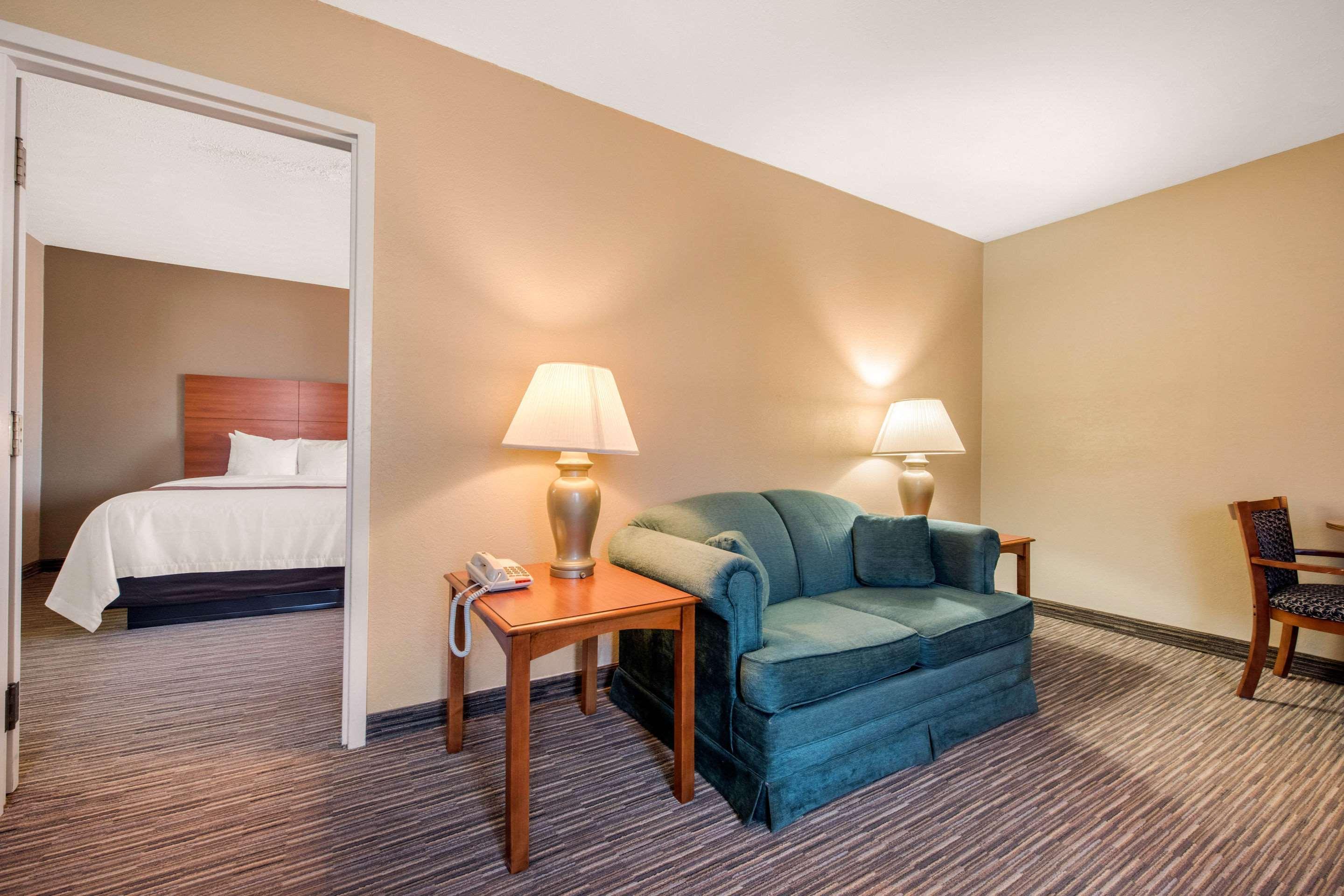 Quality Inn & Suites Ню Касъл Екстериор снимка