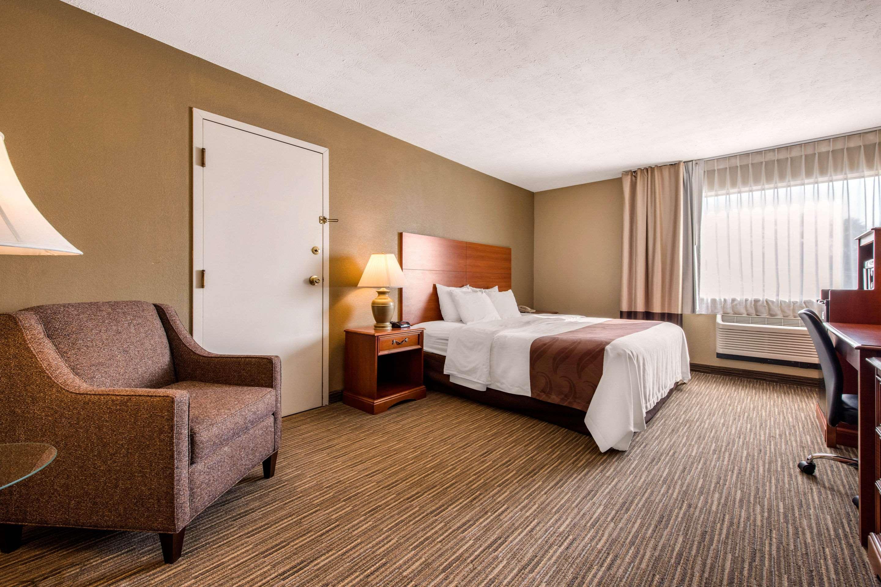 Quality Inn & Suites Ню Касъл Екстериор снимка