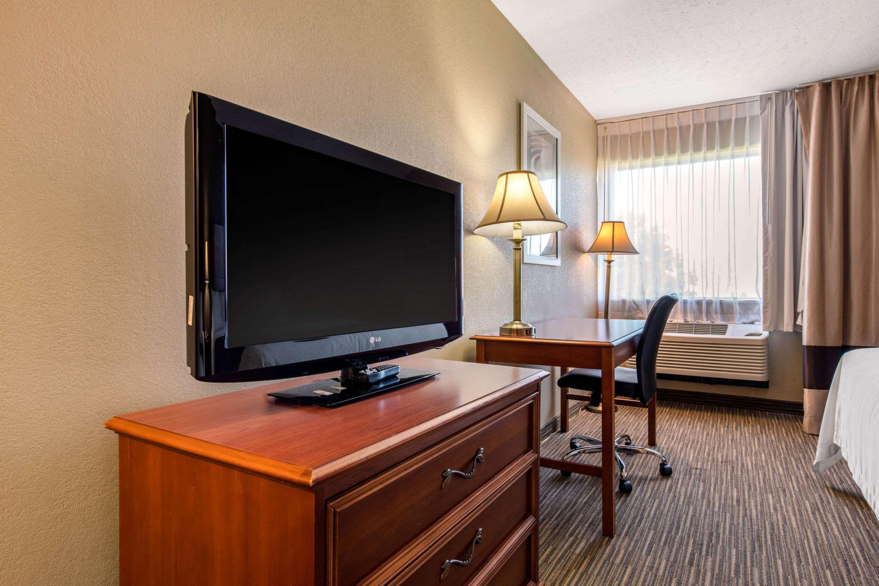 Quality Inn & Suites Ню Касъл Екстериор снимка
