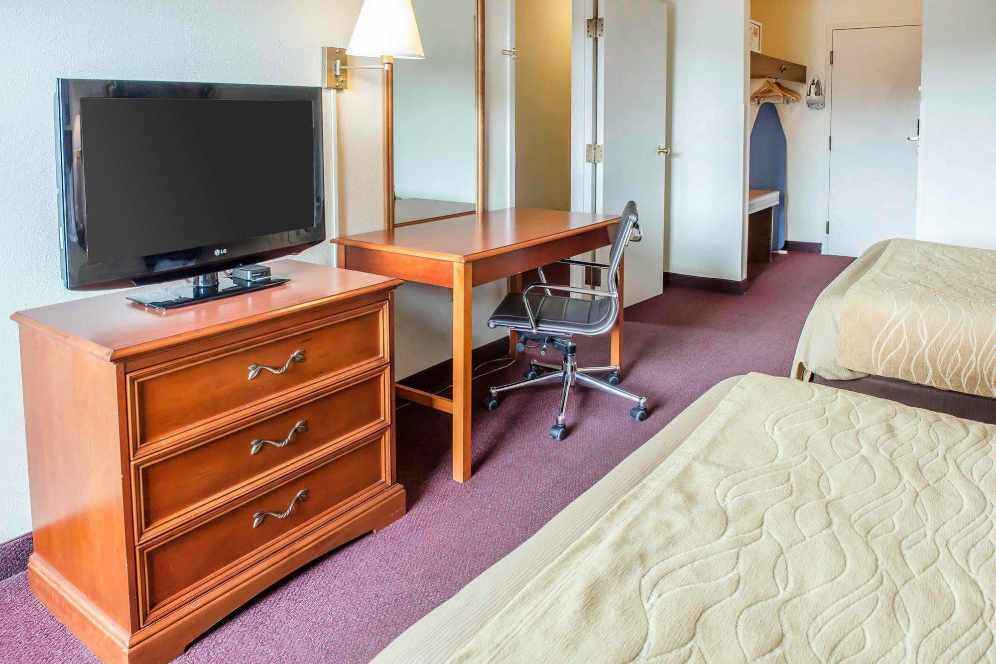 Quality Inn & Suites Ню Касъл Екстериор снимка